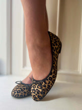 Load image into Gallery viewer, Leo ballerina