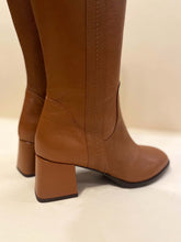 Load image into Gallery viewer, Betty Caramel