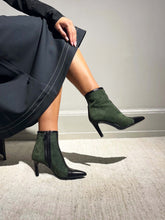 Load image into Gallery viewer, Kate