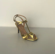 Load image into Gallery viewer, Vera gold