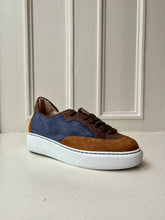 Load image into Gallery viewer, Marshmallow blue-brown