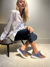 Load image into Gallery viewer, Marshmallow blue-brown