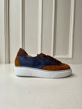 Load image into Gallery viewer, Marshmallow blue-brown