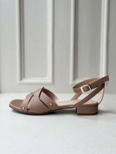 Load image into Gallery viewer, Manon w/strap beige
